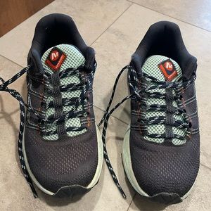 Merrell Women’s Moab Flight hiking shoe. 6.5
